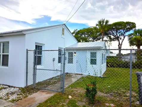 813 S 6th Street Fort Pierce FL 34950