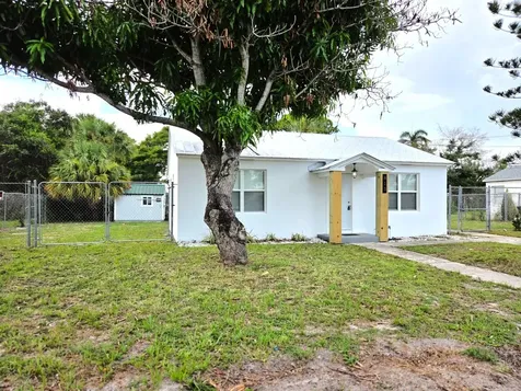 813 S 6th Street Fort Pierce FL 34950