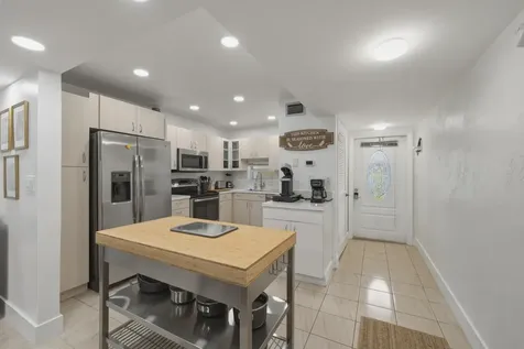 9200 N Hollybrook Lake Drive Pembroke Pines FL 33025