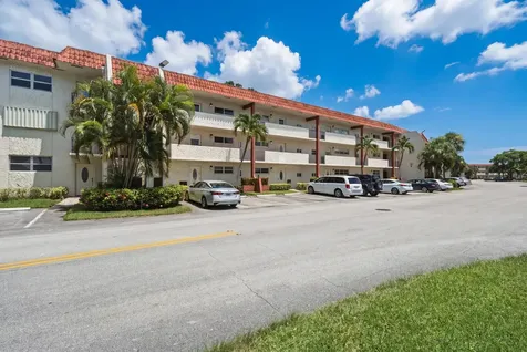 9200 N Hollybrook Lake Drive Pembroke Pines FL 33025