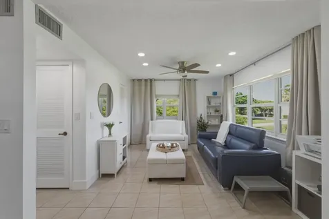 9200 N Hollybrook Lake Drive Pembroke Pines FL 33025