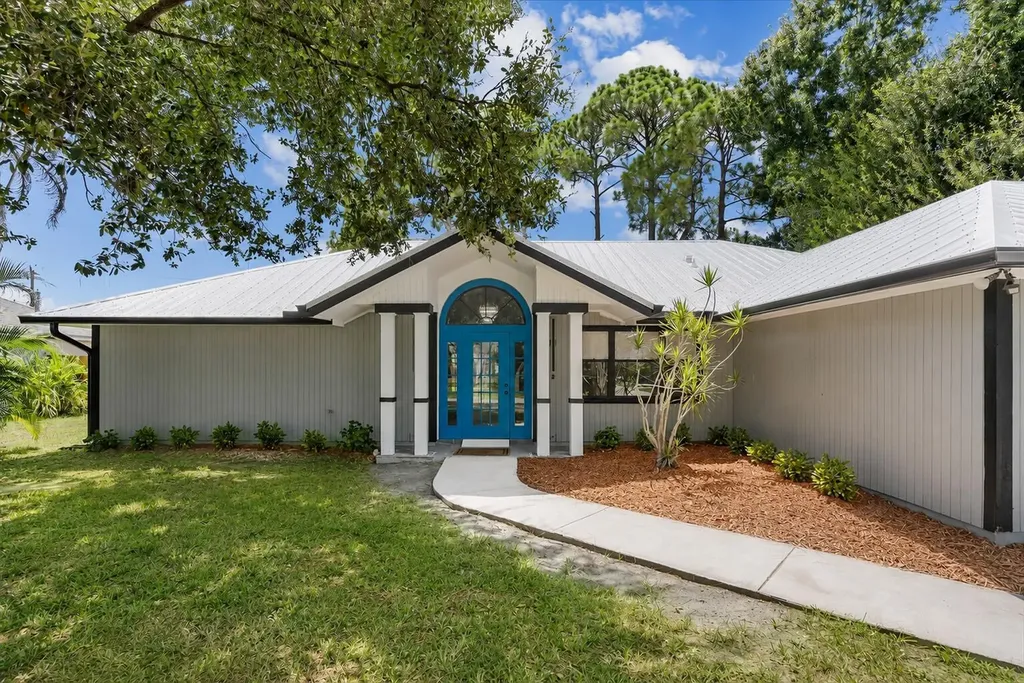 2832 SW Giralda Port St Lucie FL 34953