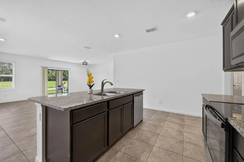 6289 NW Regent Street Port St Lucie FL 34983