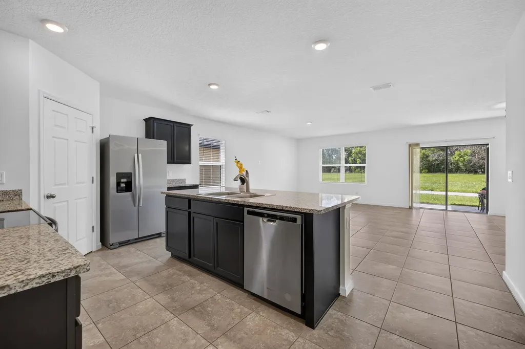 6289 NW Regent Street Port St Lucie FL 34983