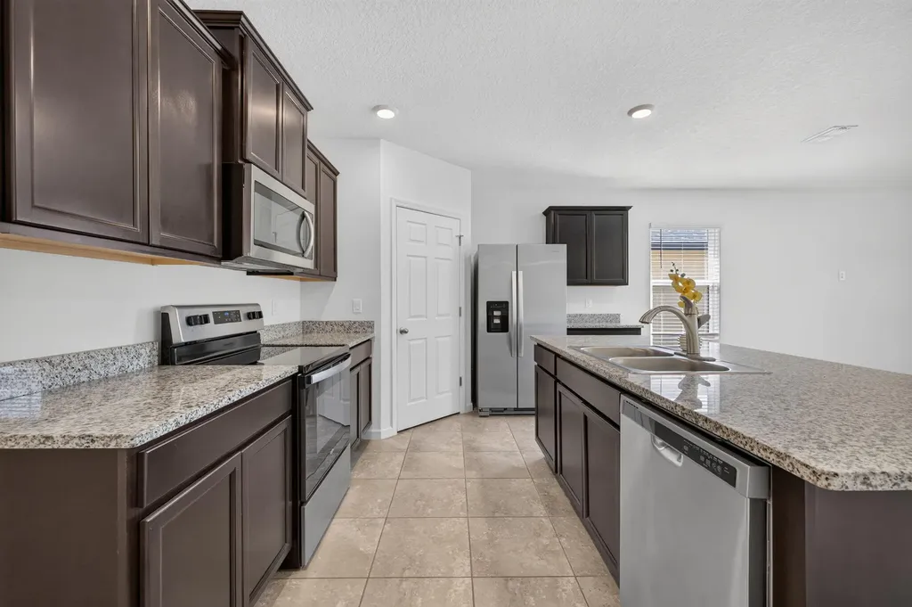 6289 NW Regent Street Port St Lucie FL 34983