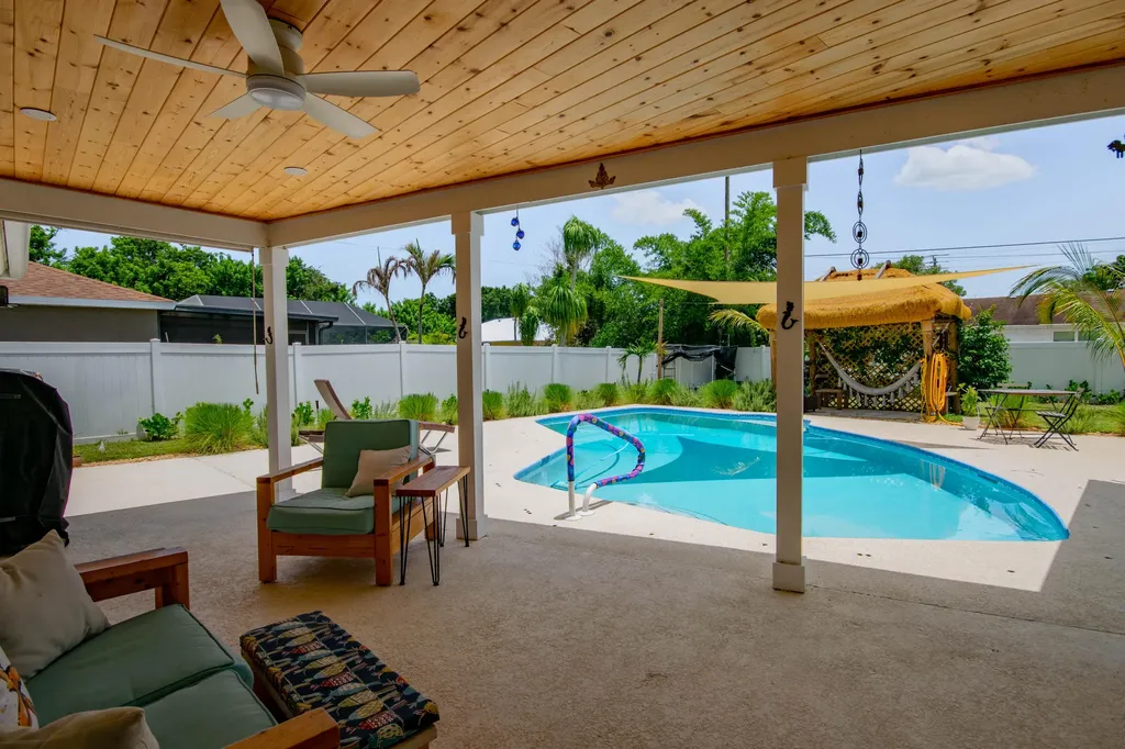 272 SW Fairchild Avenue Port St Lucie FL 34984