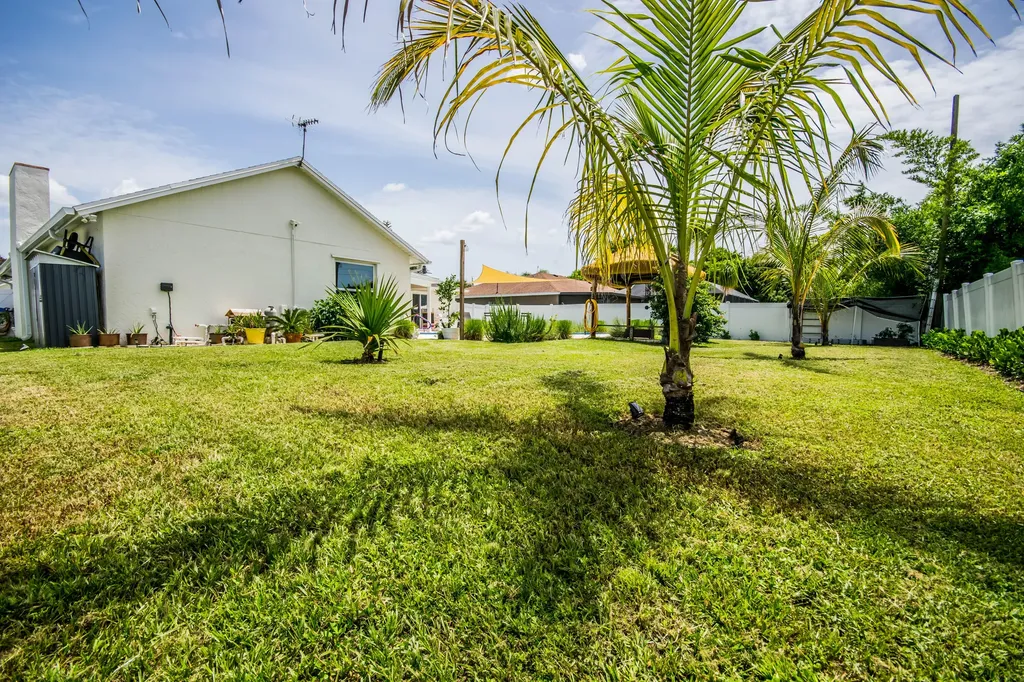 272 SW Fairchild Avenue Port St Lucie FL 34984