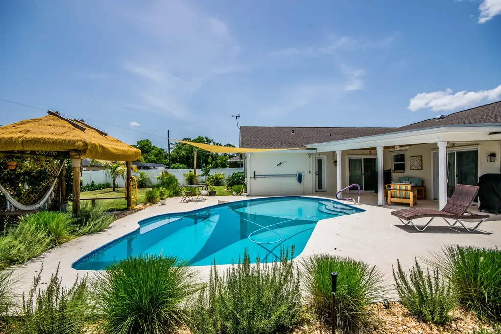 272 SW Fairchild Avenue Port St Lucie FL 34984