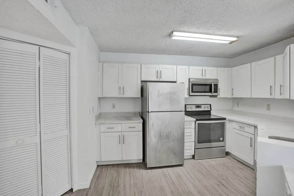 4015 W Mcnab Road Pompano Beach FL 33069