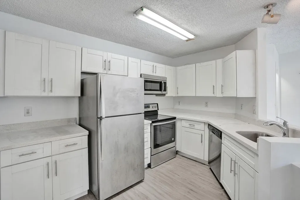 4015 W Mcnab Road Pompano Beach FL 33069