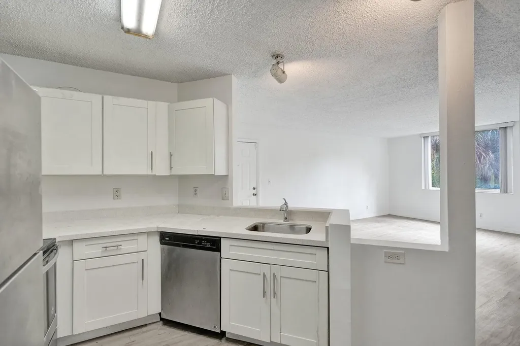 4015 W Mcnab Road Pompano Beach FL 33069