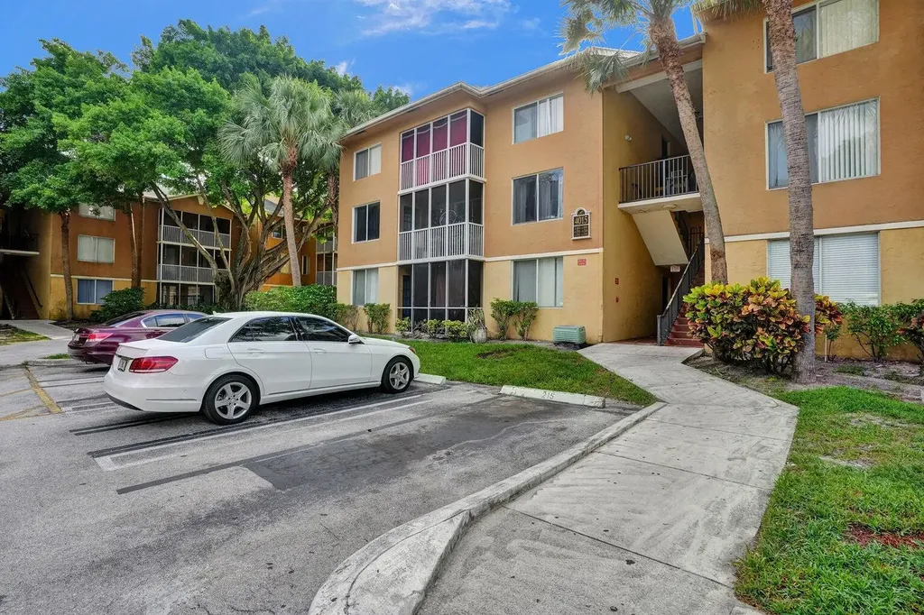 4015 W Mcnab Road Pompano Beach FL 33069
