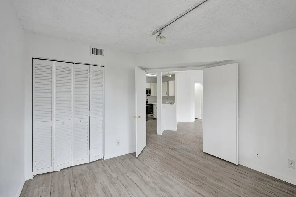 4015 W Mcnab Road Pompano Beach FL 33069