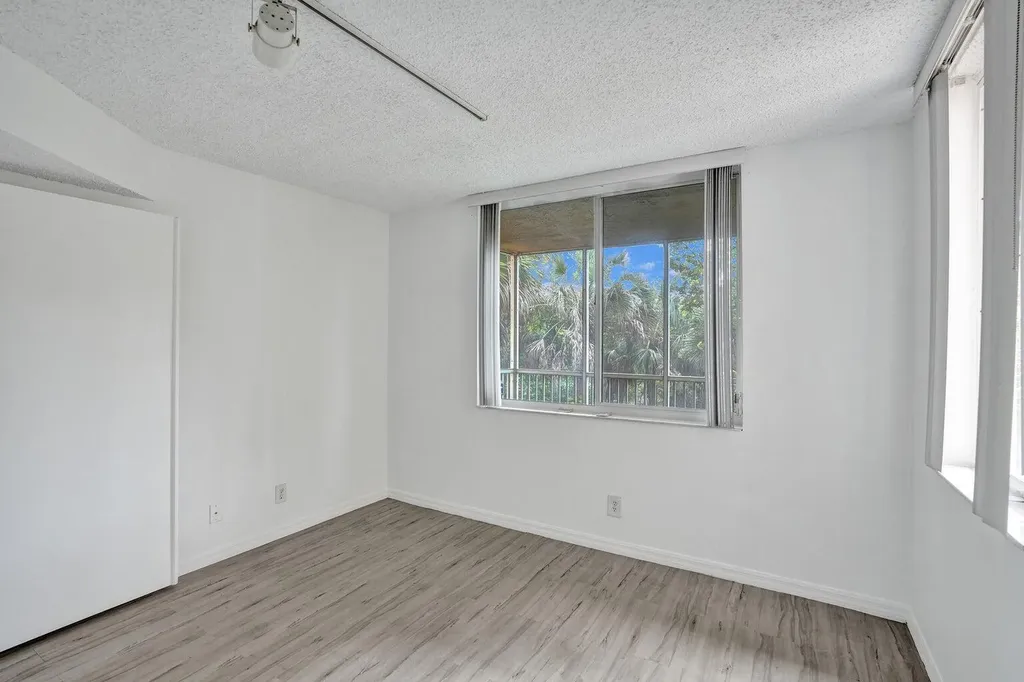 4015 W Mcnab Road Pompano Beach FL 33069