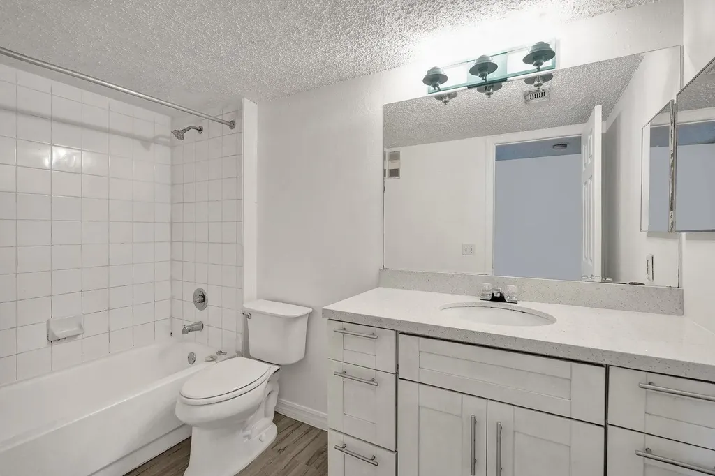 4015 W Mcnab Road Pompano Beach FL 33069