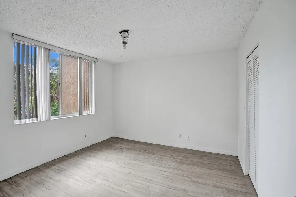 4015 W Mcnab Road Pompano Beach FL 33069