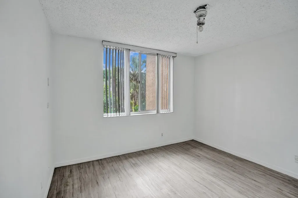 4015 W Mcnab Road Pompano Beach FL 33069