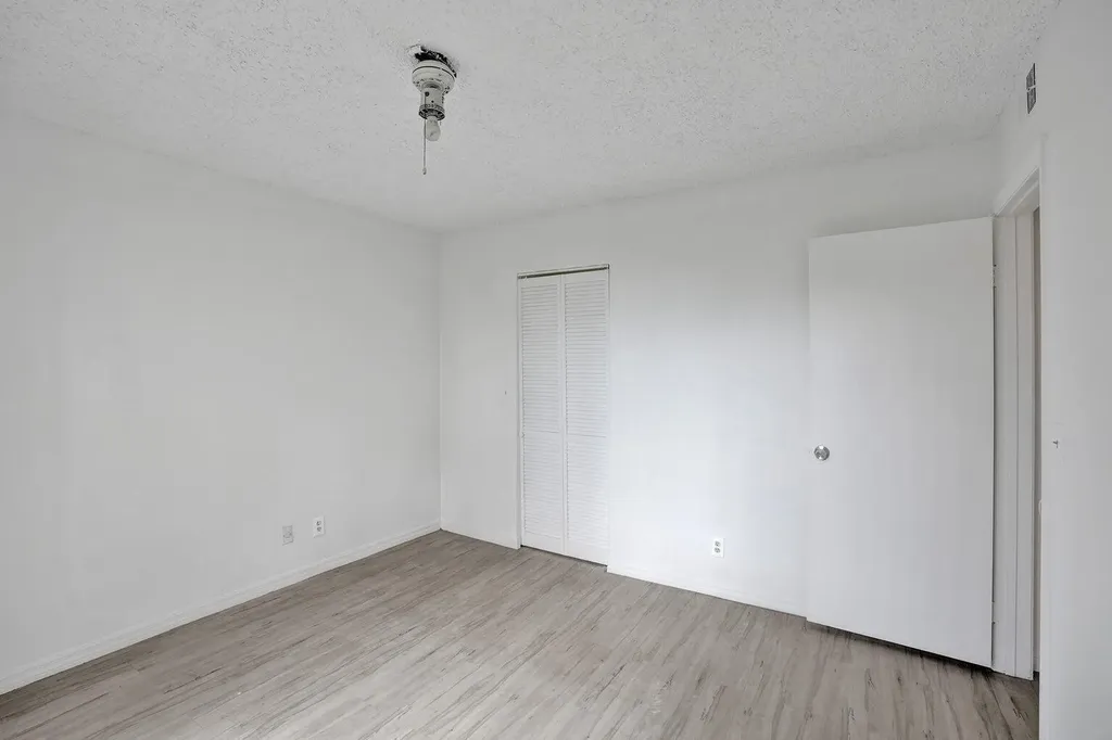 4015 W Mcnab Road Pompano Beach FL 33069