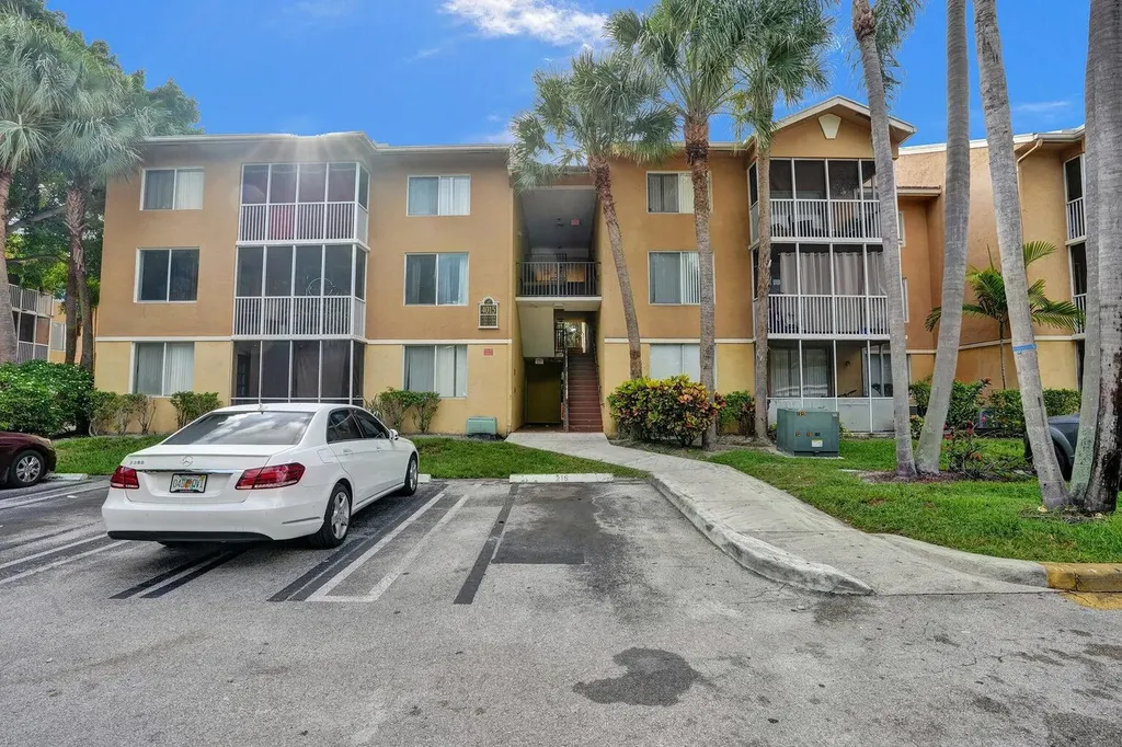 4015 W Mcnab Road Pompano Beach FL 33069