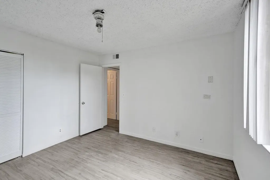4015 W Mcnab Road Pompano Beach FL 33069