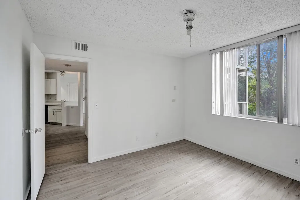 4015 W Mcnab Road Pompano Beach FL 33069