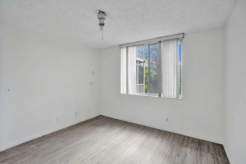 4015 W Mcnab Road Pompano Beach FL 33069