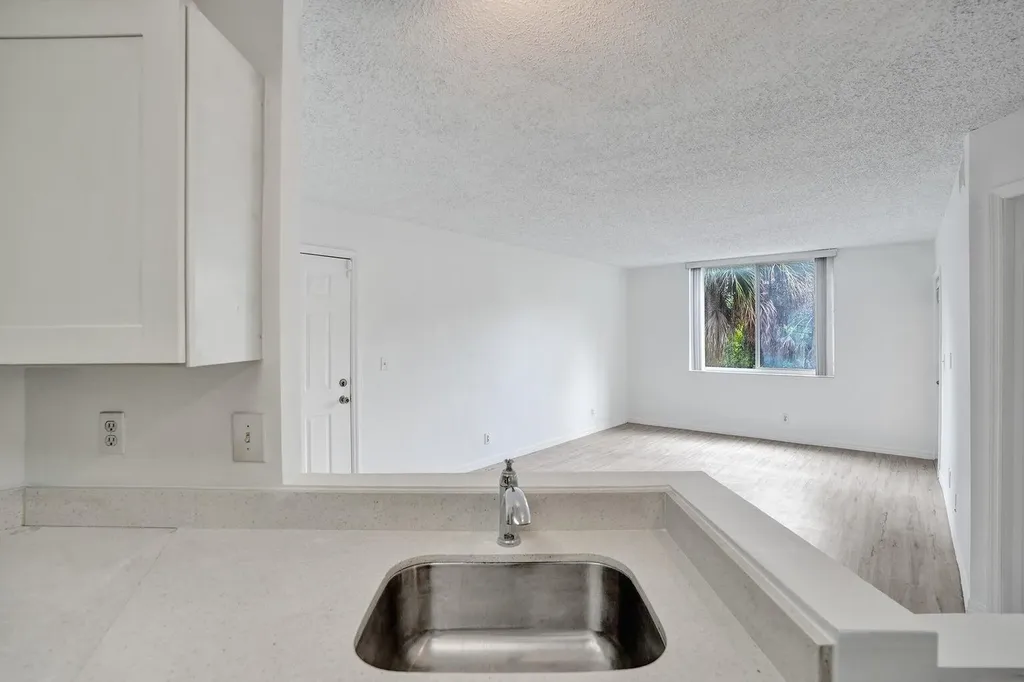 4015 W Mcnab Road Pompano Beach FL 33069