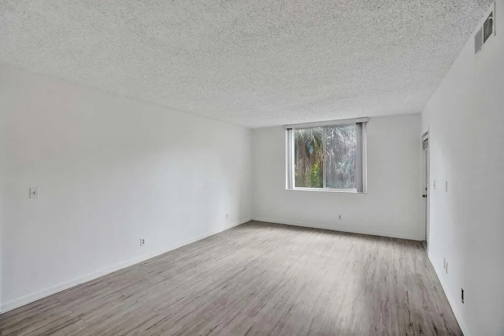 4015 W Mcnab Road Pompano Beach FL 33069