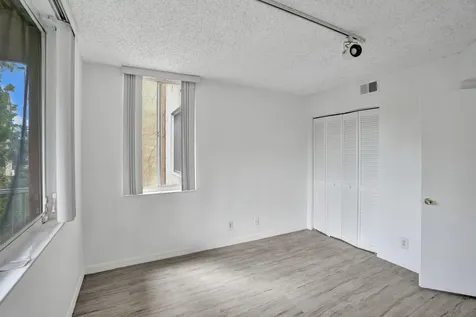 4015 W Mcnab Road Pompano Beach FL 33069