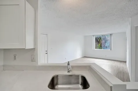 4015 W Mcnab Road Pompano Beach FL 33069