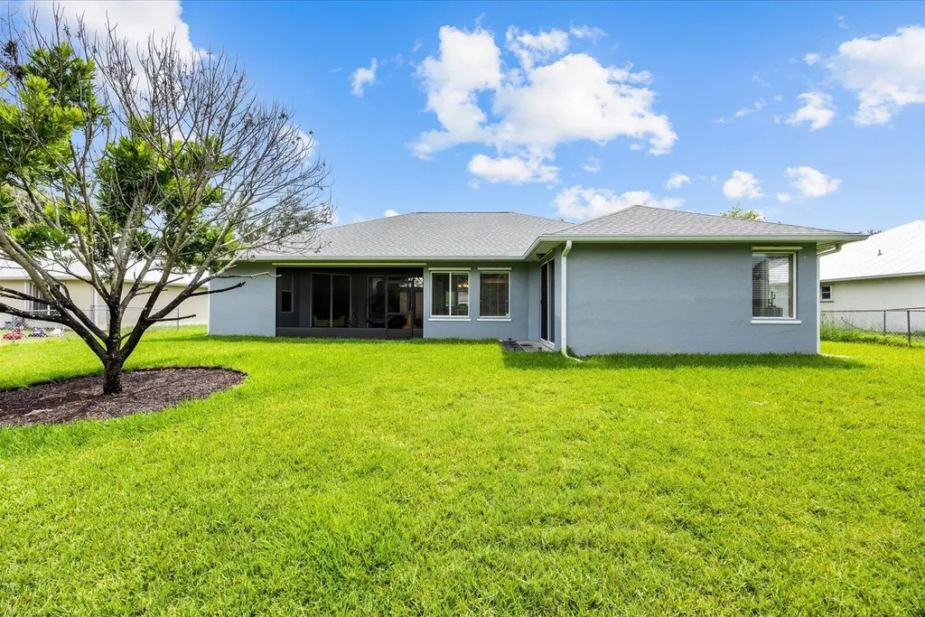 541 SW Dairy Road Port St Lucie FL 34953