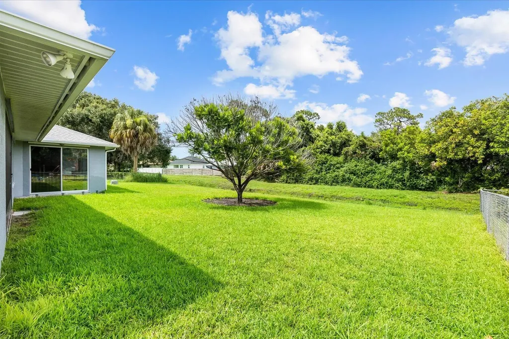541 SW Dairy Road Port St Lucie FL 34953