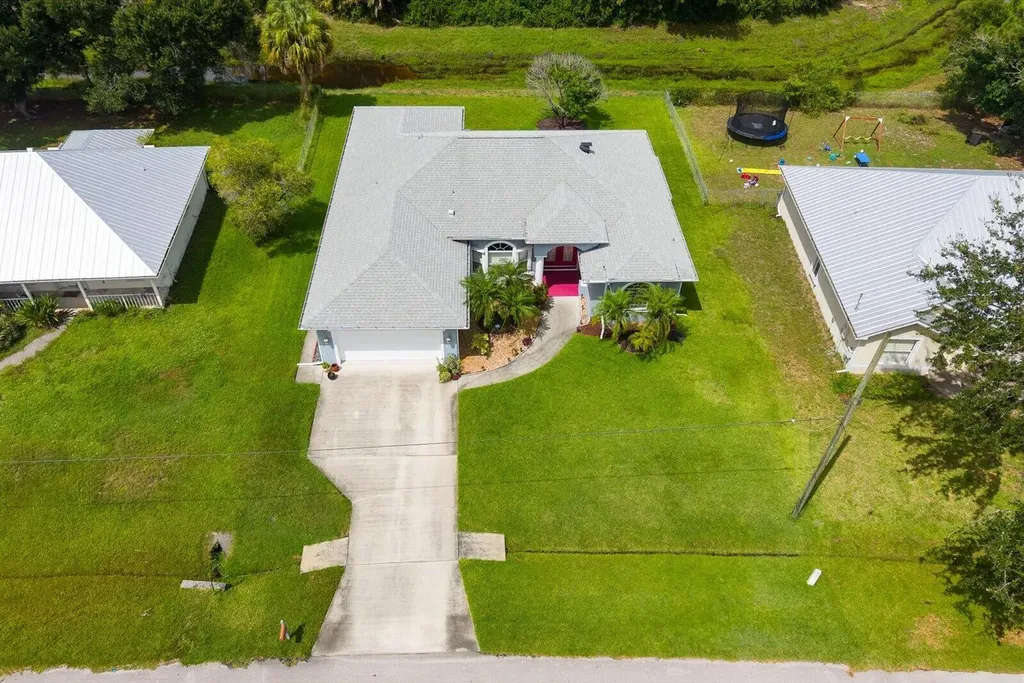 541 SW Dairy Road Port St Lucie FL 34953