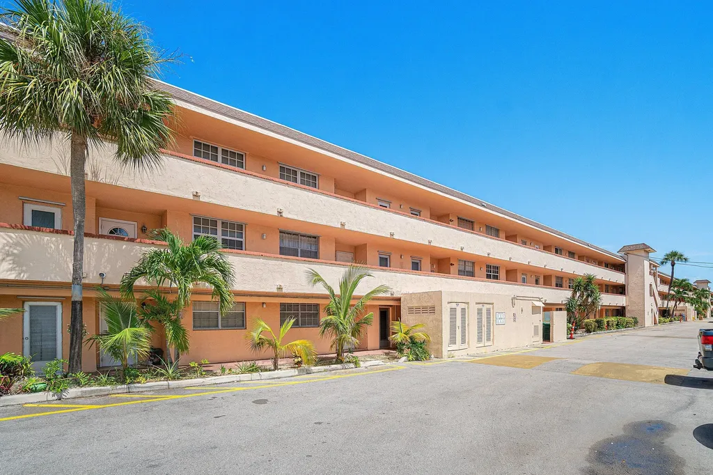 4500 N Federal Highway Lighthouse Point FL 33064