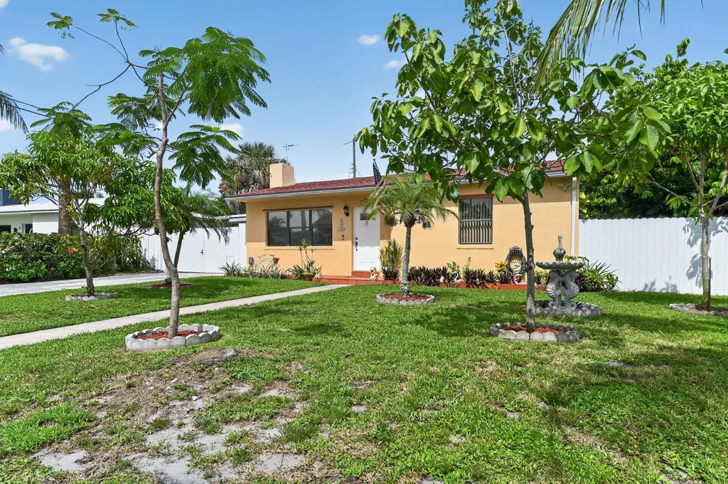 5826 Churchill Court West Palm Beach FL 33405