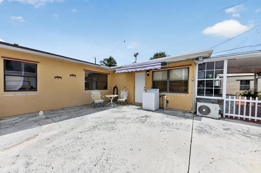 5826 Churchill Court West Palm Beach FL 33405