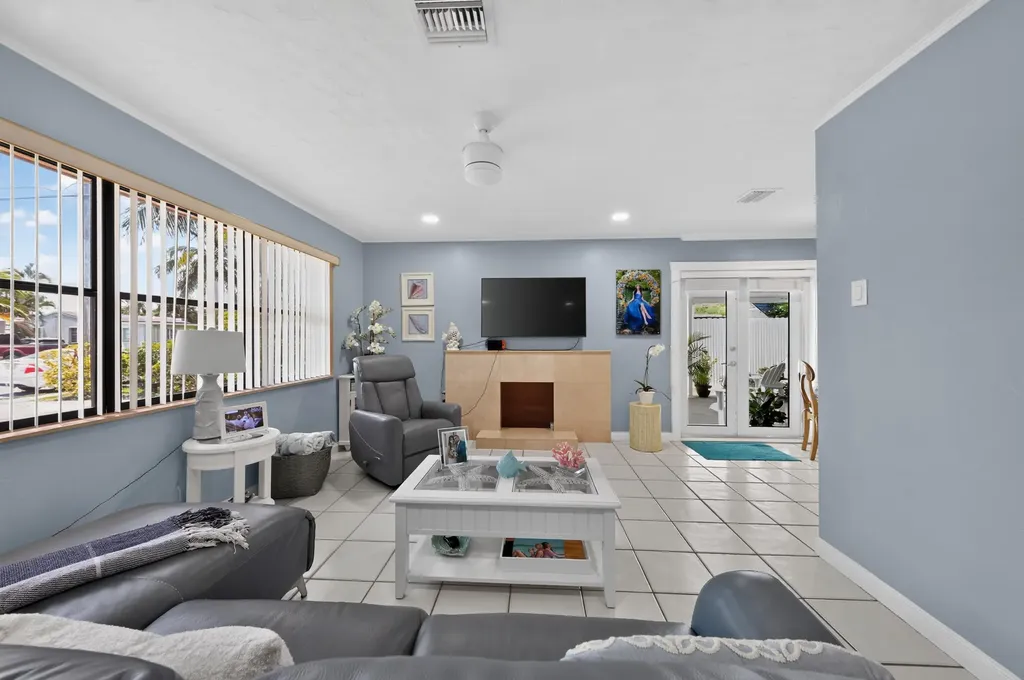 5826 Churchill Court West Palm Beach FL 33405