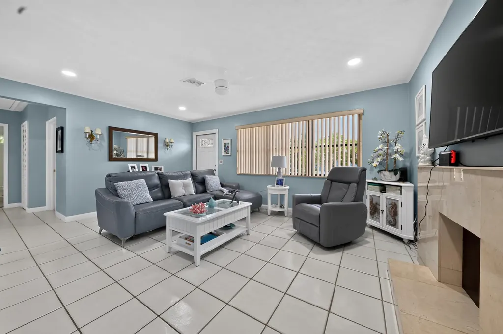 5826 Churchill Court West Palm Beach FL 33405