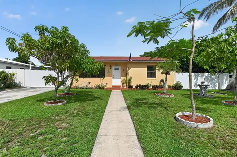 5826 Churchill Court West Palm Beach FL 33405