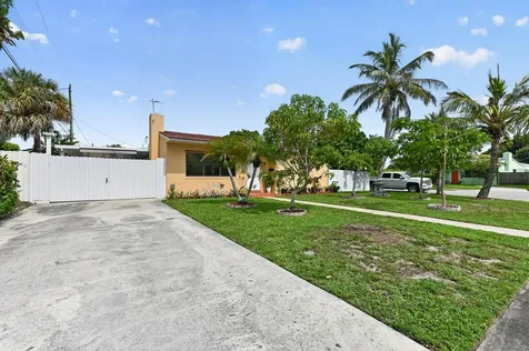 5826 Churchill Court West Palm Beach FL 33405