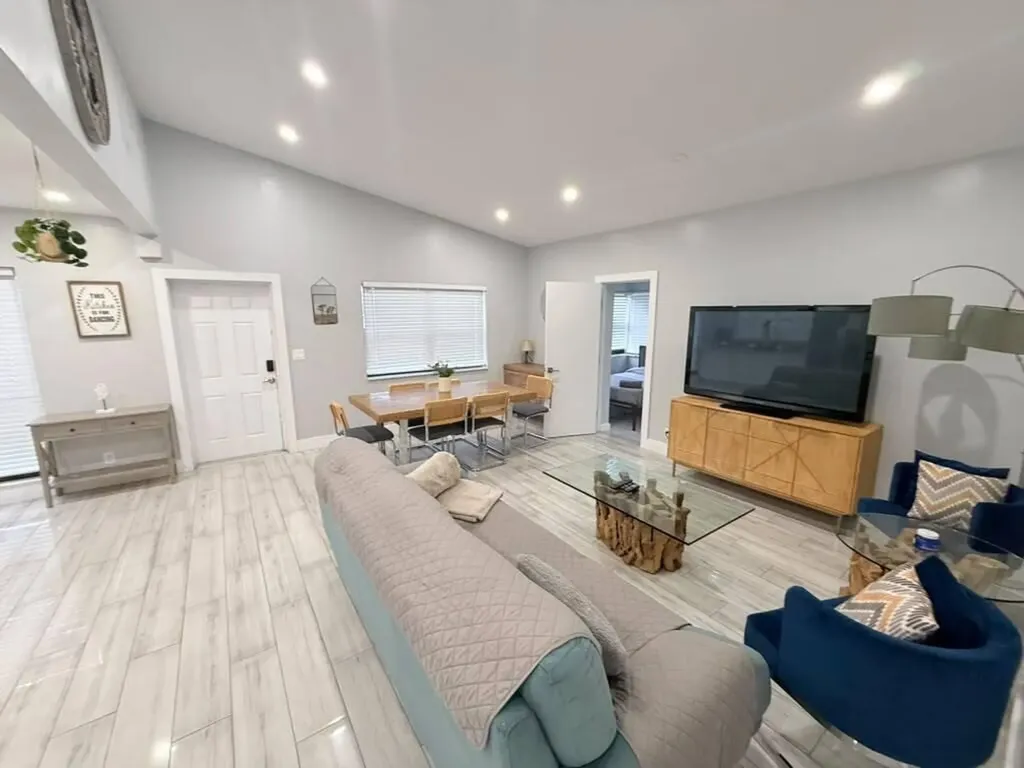 371 Kentucky Avenue Fort Lauderdale FL 33312