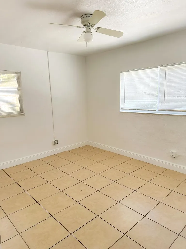 1960 SW 41st Avenue Fort Lauderdale FL 33317