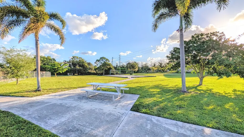 407 NW 7th Street Boynton Beach FL 33426