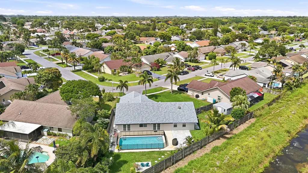 25 Cedar Circle Boynton Beach FL 33436