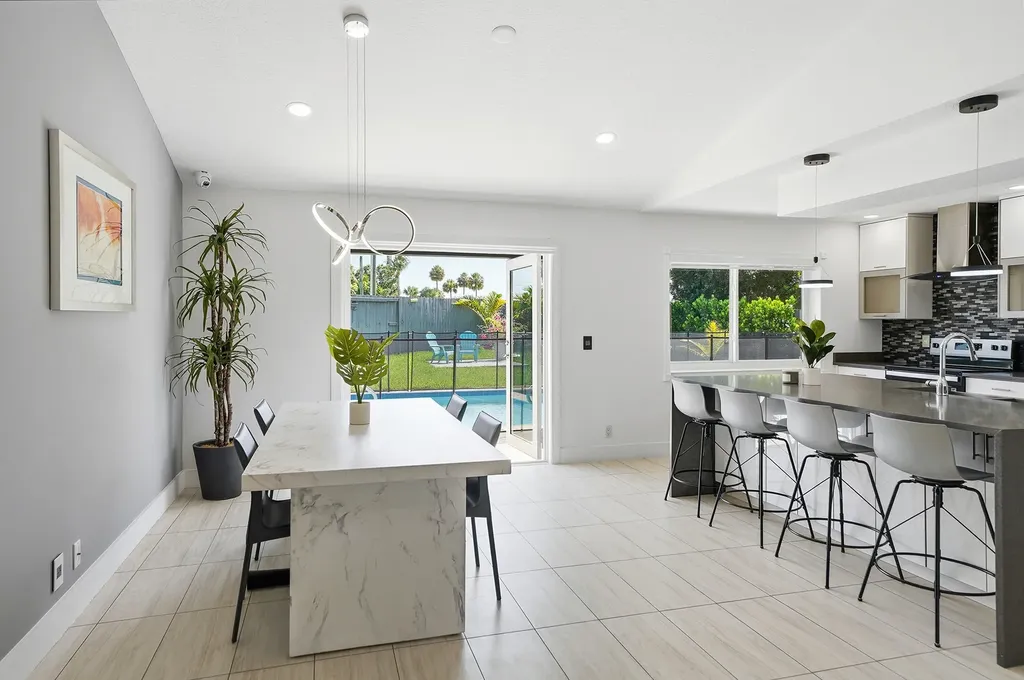 25 Cedar Circle Boynton Beach FL 33436