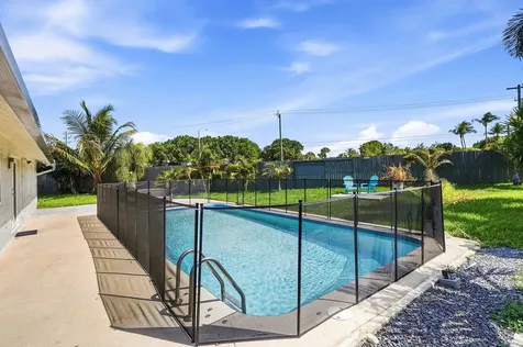 25 Cedar Circle Boynton Beach FL 33436