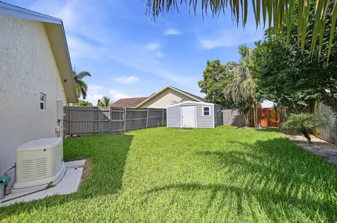 25 Cedar Circle Boynton Beach FL 33436