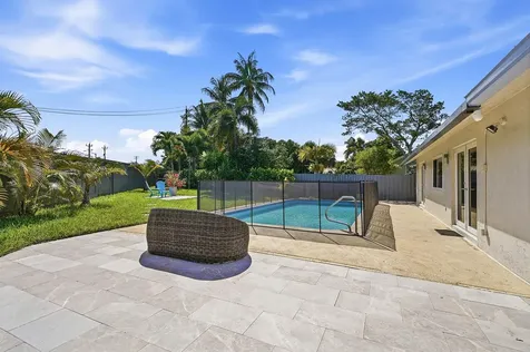 25 Cedar Circle Boynton Beach FL 33436