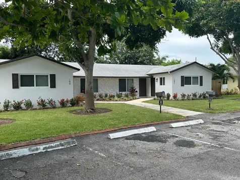 192 SE 27th Court Boynton Beach FL 33435