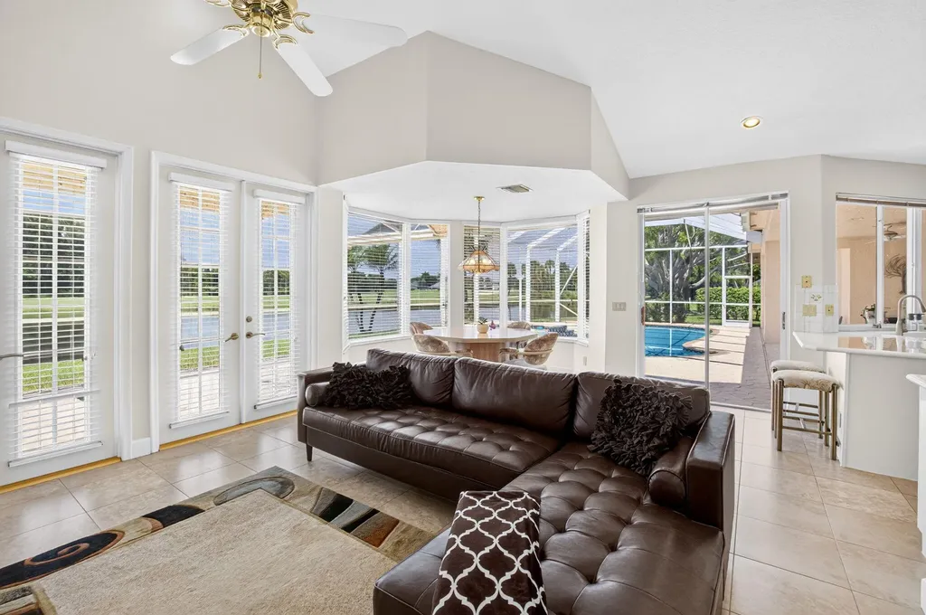 10192 Shireoaks Lane Boca Raton FL 33498